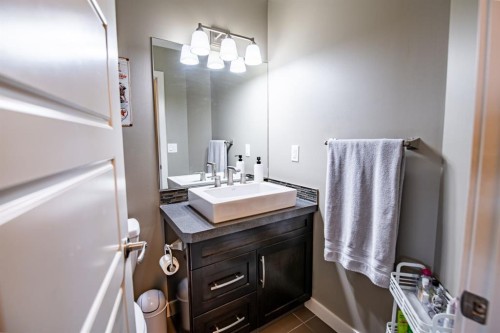 60 Vincent Close, Red Deer, AB - Indoor Photo Showing Bathroom
