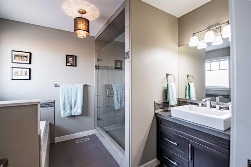 60 Vincent Close, Red Deer, AB - Indoor Photo Showing Bathroom