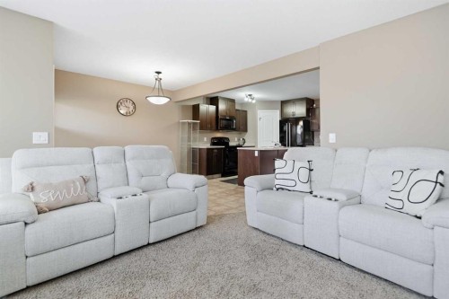 116 Jones Crescent, Red Deer, AB - Indoor Photo Showing Living Room