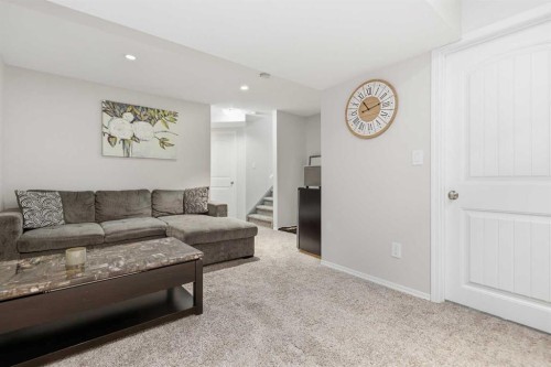 116 Jones Crescent, Red Deer, AB - Indoor Photo Showing Living Room