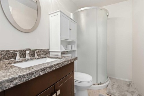 116 Jones Crescent, Red Deer, AB - Indoor Photo Showing Bathroom