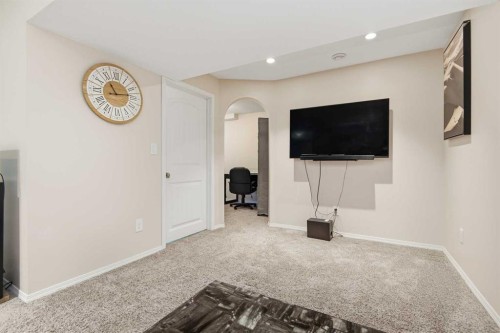 116 Jones Crescent, Red Deer, AB - Indoor Photo Showing Other Room