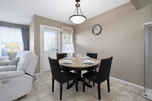 116 Jones Crescent, Red Deer, AB - Indoor Photo Showing Dining Room