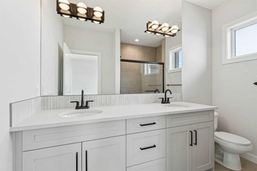 9 Treeline Avenue Sw, Calgary, AB - Indoor Photo Showing Bathroom