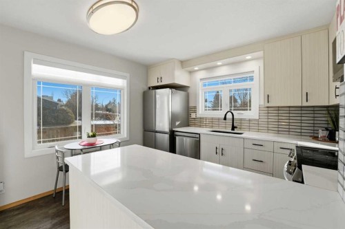 101 Erickson Drive, Red Deer, AB - Indoor Photo Showing Kitchen With Upgraded Kitchen