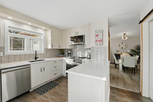 101 Erickson Drive, Red Deer, AB - Indoor Photo Showing Kitchen With Upgraded Kitchen