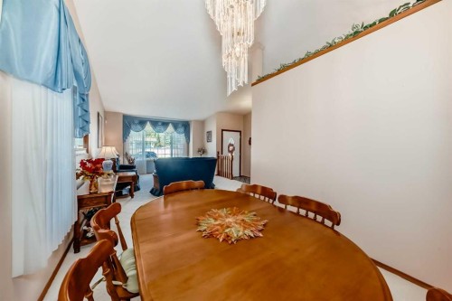 182 Donnelly Crescent, Red Deer, AB - Indoor Photo Showing Dining Room
