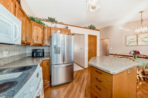182 Donnelly Crescent, Red Deer, AB - Indoor Photo Showing Kitchen