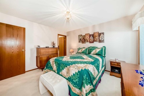 182 Donnelly Crescent, Red Deer, AB - Indoor Photo Showing Bedroom