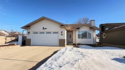 182 Donnelly Crescent  Red Deer, AB T4R 2L6