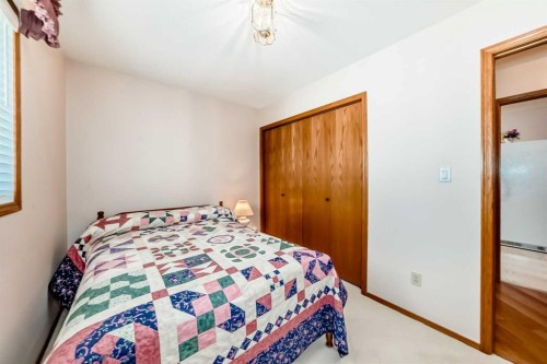 182 Donnelly Crescent, Red Deer, AB - Indoor Photo Showing Bedroom