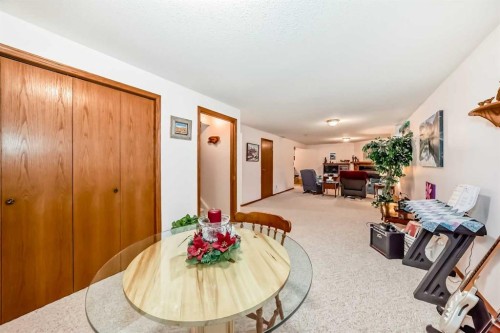 182 Donnelly Crescent, Red Deer, AB - Indoor Photo Showing Dining Room