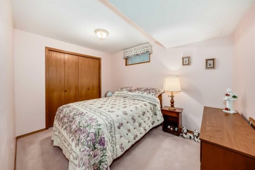 182 Donnelly Crescent, Red Deer, AB - Indoor Photo Showing Bedroom