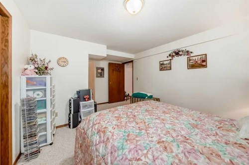 182 Donnelly Crescent, Red Deer, AB - Indoor Photo Showing Bedroom