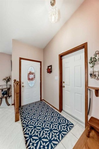 182 Donnelly Crescent, Red Deer, AB - Indoor Photo Showing Bedroom