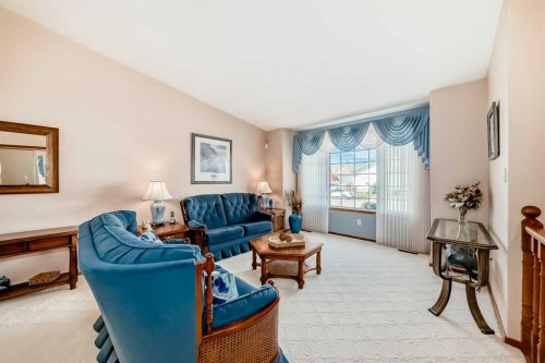 182 Donnelly Crescent, Red Deer, AB - Indoor Photo Showing Living Room
