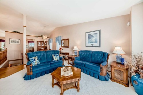 182 Donnelly Crescent, Red Deer, AB - Indoor Photo Showing Living Room