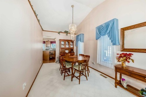 182 Donnelly Crescent, Red Deer, AB - Indoor Photo Showing Dining Room