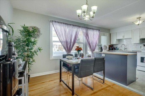 39 Poplar Crescent, Springbrook, AB - Indoor Photo Showing Kitchen