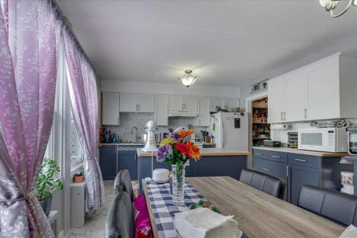39 Poplar Crescent, Springbrook, AB - Indoor Photo Showing Dining Room