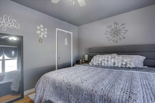 39 Poplar Crescent, Springbrook, AB - Indoor Photo Showing Bedroom