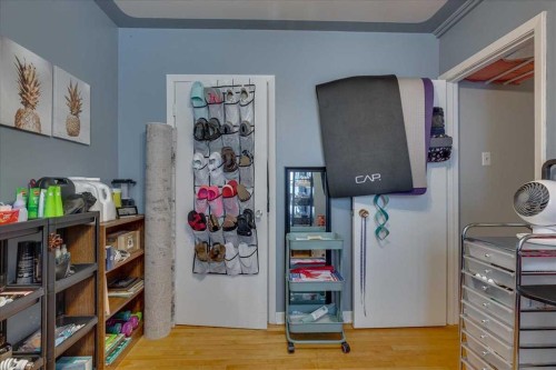 39 Poplar Crescent, Springbrook, AB - Indoor