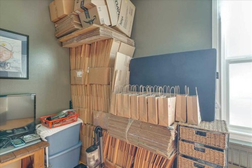 39 Poplar Crescent, Springbrook, AB - Indoor