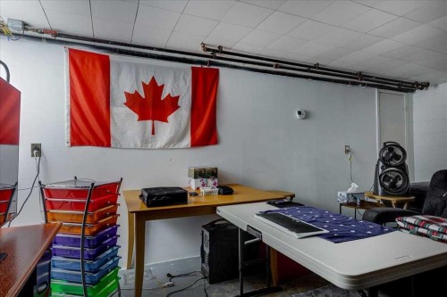 39 Poplar Crescent, Springbrook, AB - Indoor Photo Showing Garage