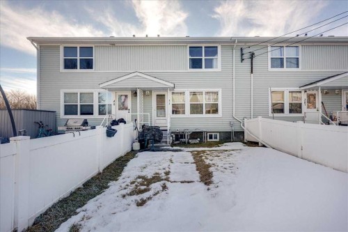 39 Poplar Crescent, Springbrook, AB - Outdoor