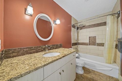 120 Birchcliff Road, Birchcliff, AB - Indoor Photo Showing Bathroom
