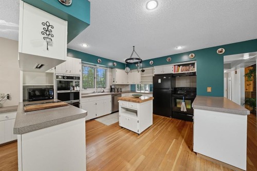 120 Birchcliff Road, Birchcliff, AB - Indoor Photo Showing Kitchen
