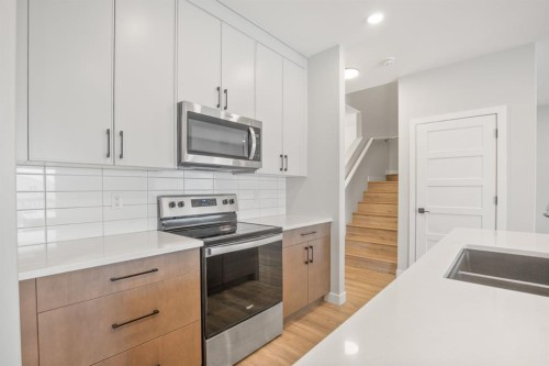 38 Thayer Close, Red Deer, AB - Indoor Photo Showing Kitchen With Upgraded Kitchen
