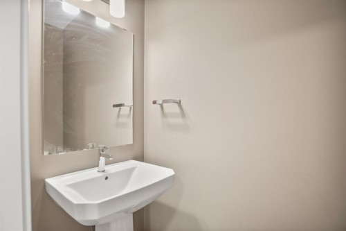 38 Thayer Close, Red Deer, AB - Indoor Photo Showing Bathroom