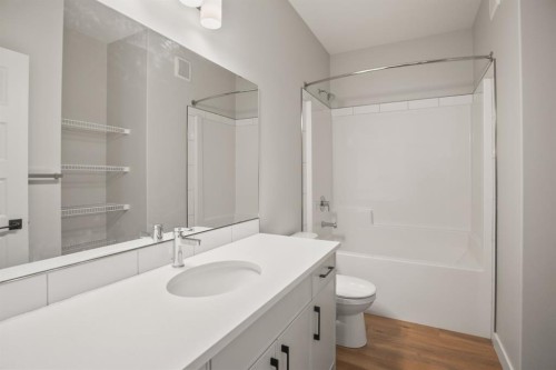 38 Thayer Close, Red Deer, AB - Indoor Photo Showing Bathroom