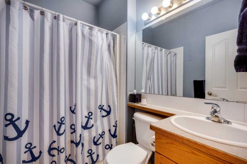 38 Kendrew Drive, Red Deer, AB - Indoor Photo Showing Bathroom