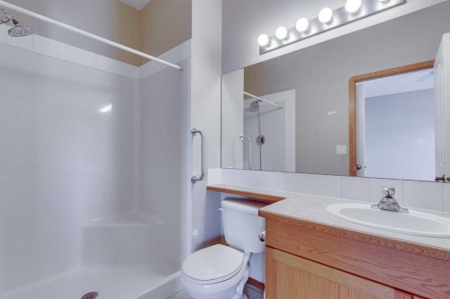 38 Kendrew Drive, Red Deer, AB - Indoor Photo Showing Bathroom