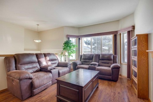38 Kendrew Drive, Red Deer, AB - Indoor Photo Showing Living Room