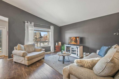 15 Issard Close, Red Deer, AB - Indoor Photo Showing Living Room