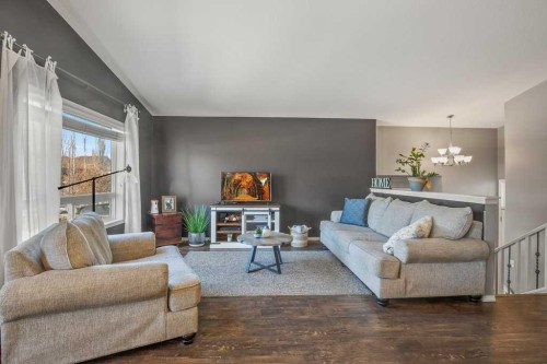 15 Issard Close, Red Deer, AB - Indoor Photo Showing Living Room
