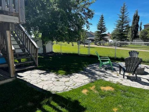 15 Issard Close, Red Deer, AB - Outdoor