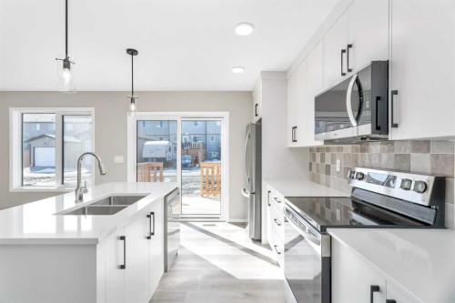 14 Anna Close, Blackfalds, AB - Indoor Photo Showing Kitchen With Double Sink With Upgraded Kitchen