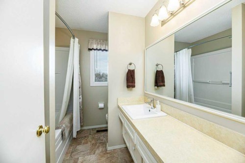 15 Waghorn Close, Red Deer, AB - Indoor Photo Showing Bathroom