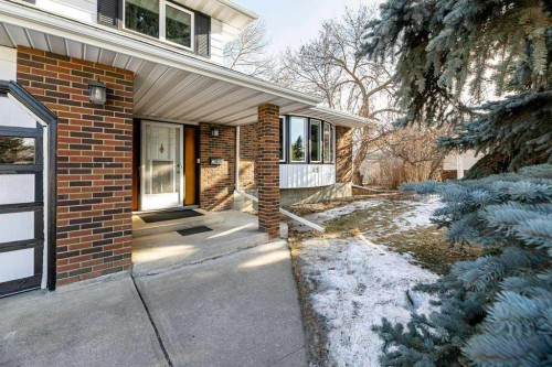 15 Waghorn Close, Red Deer, AB - Outdoor