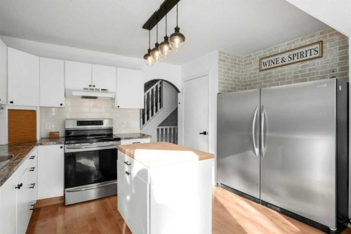 50 Denovan Crescent, Red Deer, AB - Indoor Photo Showing Kitchen