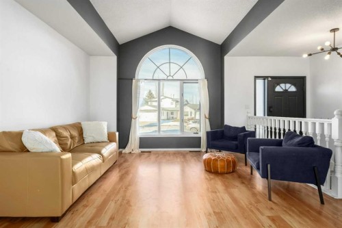 50 Denovan Crescent, Red Deer, AB - Indoor Photo Showing Living Room