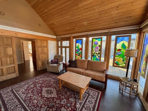 3742 44 Avenue, Red Deer, AB - Indoor Photo Showing Living Room
