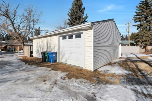 3742 44 Avenue, Red Deer, AB - Outdoor
