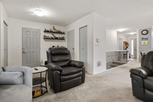 7601 41 Avenue, Camrose, AB - Indoor Photo Showing Living Room