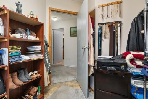 7601 41 Avenue, Camrose, AB - Indoor