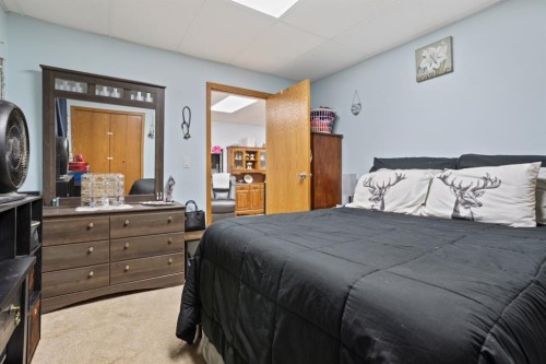 7601 41 Avenue, Camrose, AB - Indoor Photo Showing Bedroom